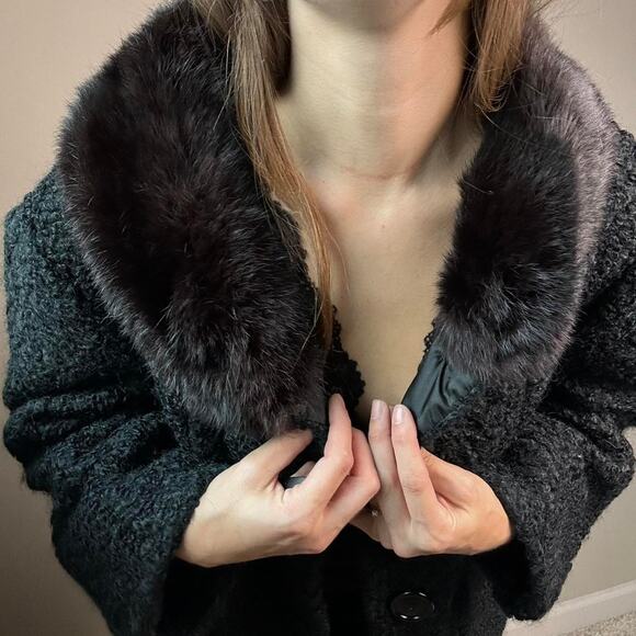 Black black lambs coat size medium - Picture 3 of 4